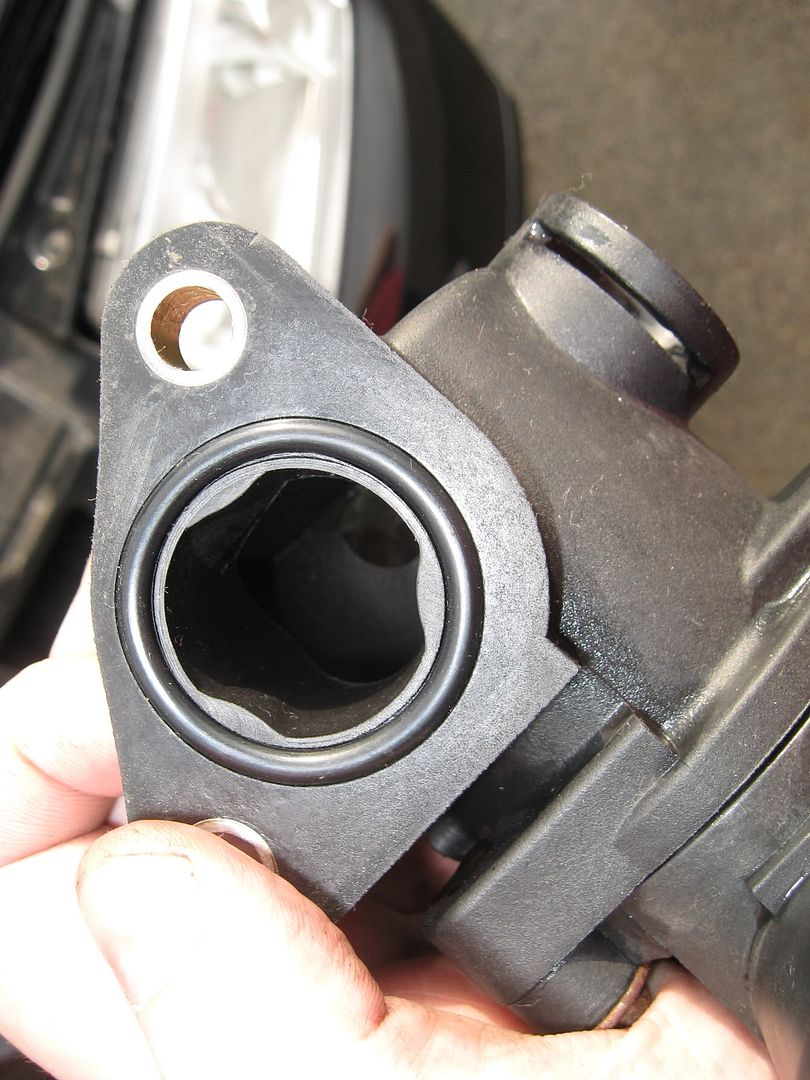 1.4mpi changing thermostat and flushing coolant system Skoda Fabia